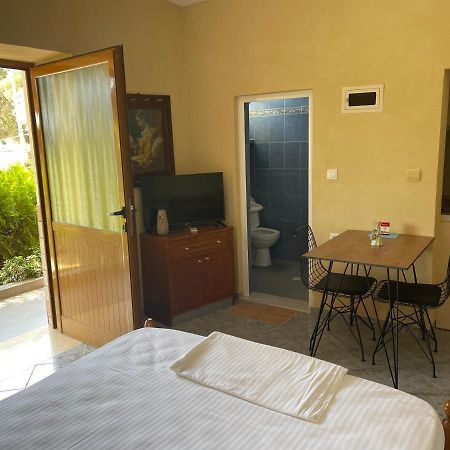 Elias Guest House Sarandë 外观 照片